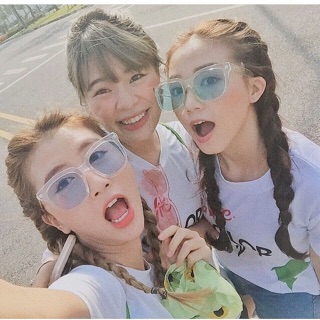 Kính trong suốt tròng màu - kính mát