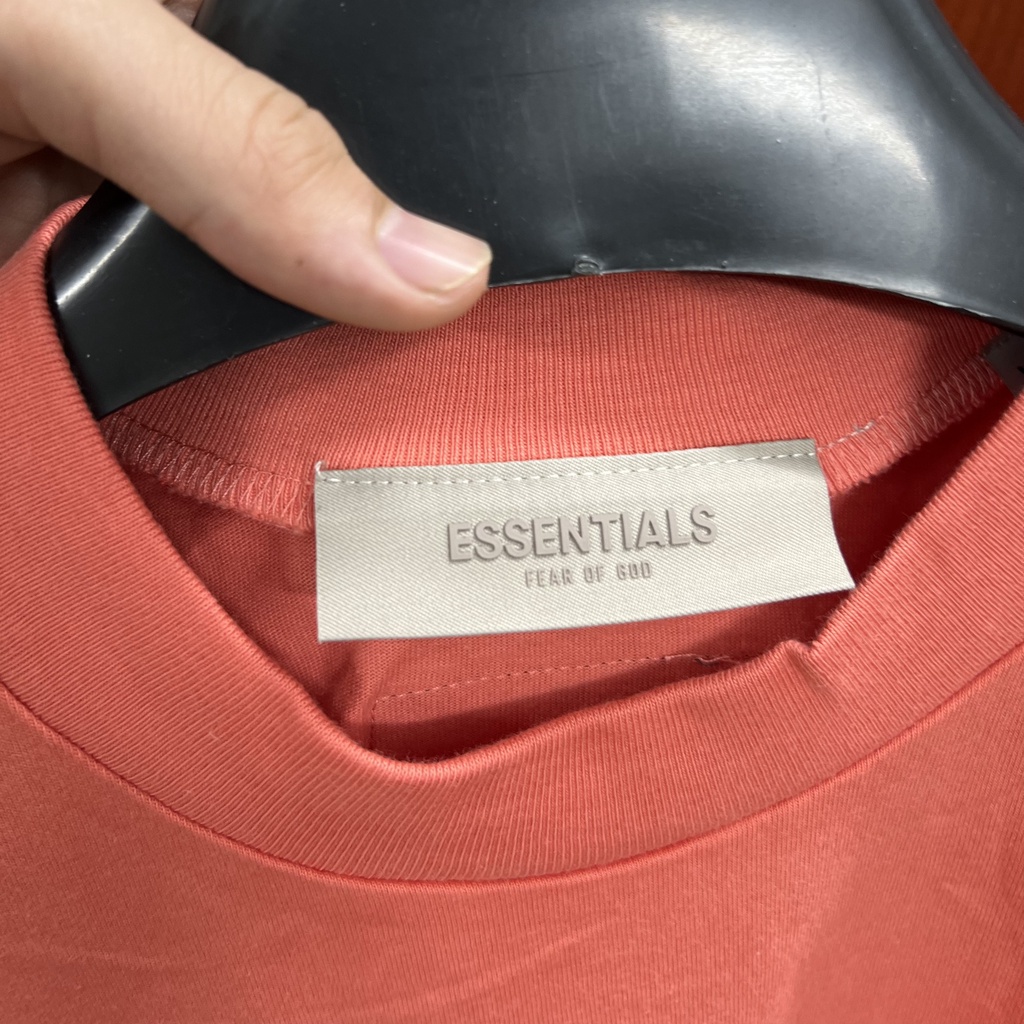 Áo thun Fear Of God FOG Essentials SS22 backdoor, Áo tee FOG Essentials in nhung chất liệu cotton form rộng