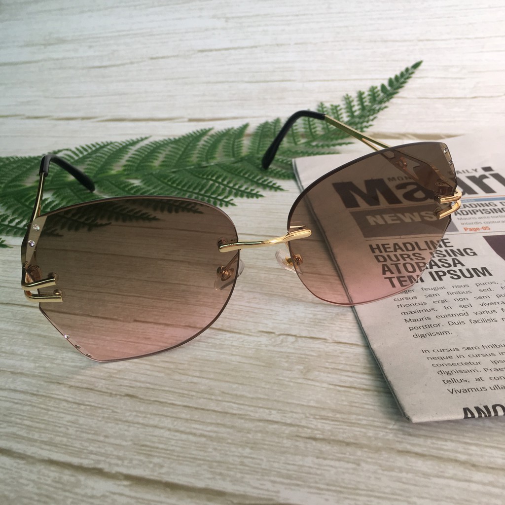 Kính Râm Nữ Thời Trang Đinh Ốc Sành Điệu | BigBuy360 - bigbuy360.vn