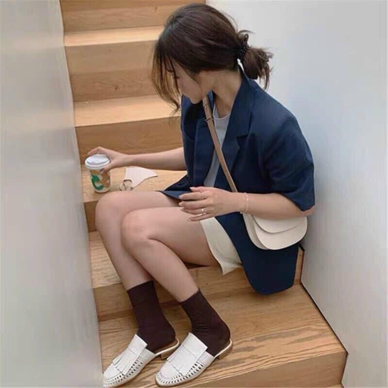 Set vest navy chân váy trắng và áo thun