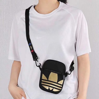 Túi đeo chéo Adidas mini logo vàng