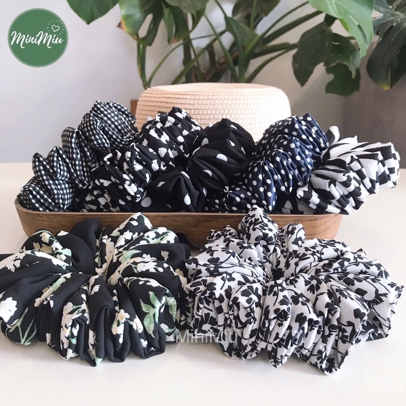 Dây buộc tóc Scrunchies handmade tone trắng đen hoạ tiết, bản rộng 5cm, độ nhún dày chun co giãn tốt
