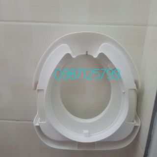 Bệ ngồi toilet cho bé Chicco ( kèm quà tặng)