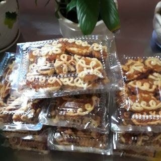 Bánh mứt khóm hoa mai .bánh voai vạt nhân đậu xanh