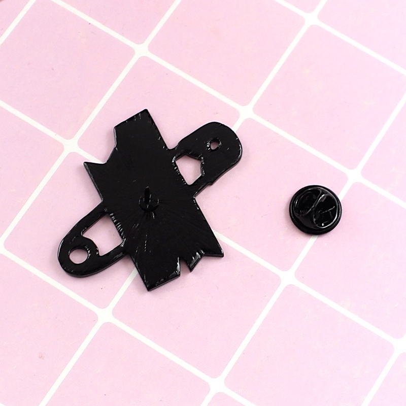 Huy Hiệu Cài Áo Hình Chữ You Are Safe with Me Phong Cách Sáng Tạo