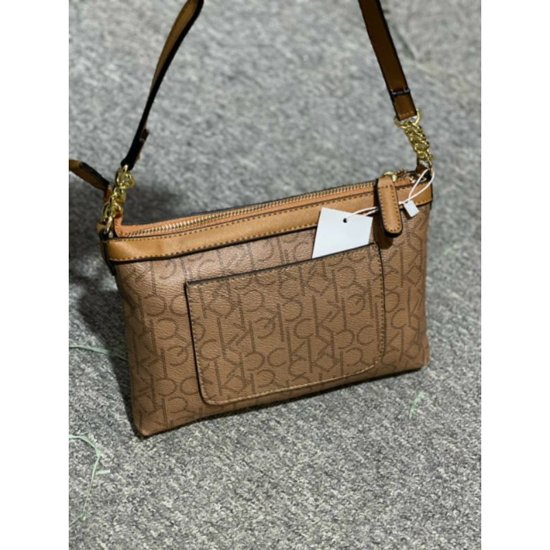 Túi kẹp nách chữ C K size 22cm 2 dây đeo chéo