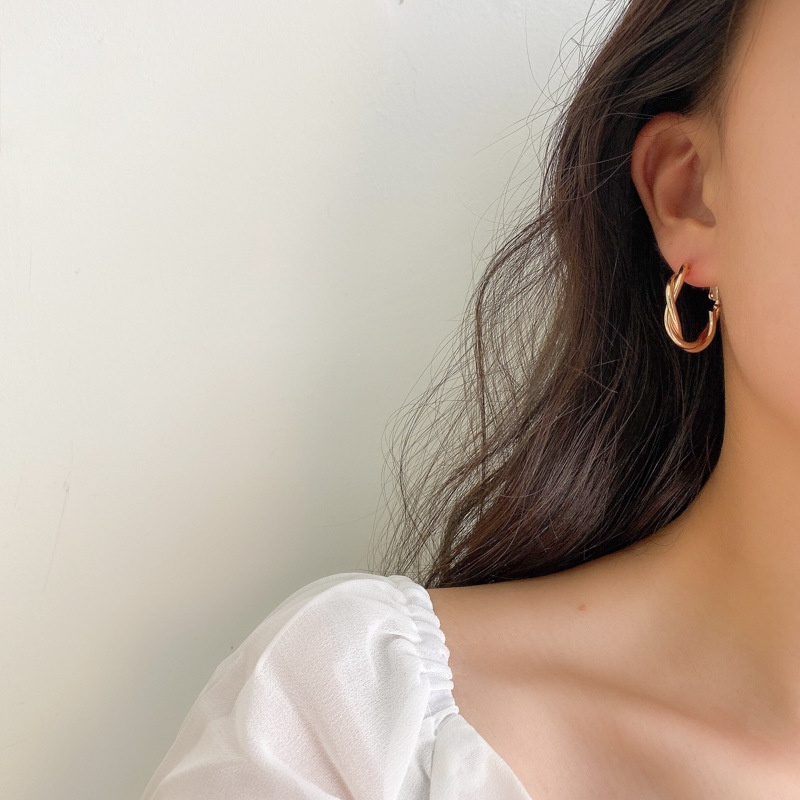 Khuyên tai kim loại mặt tròn thiết kế hợp thời trang