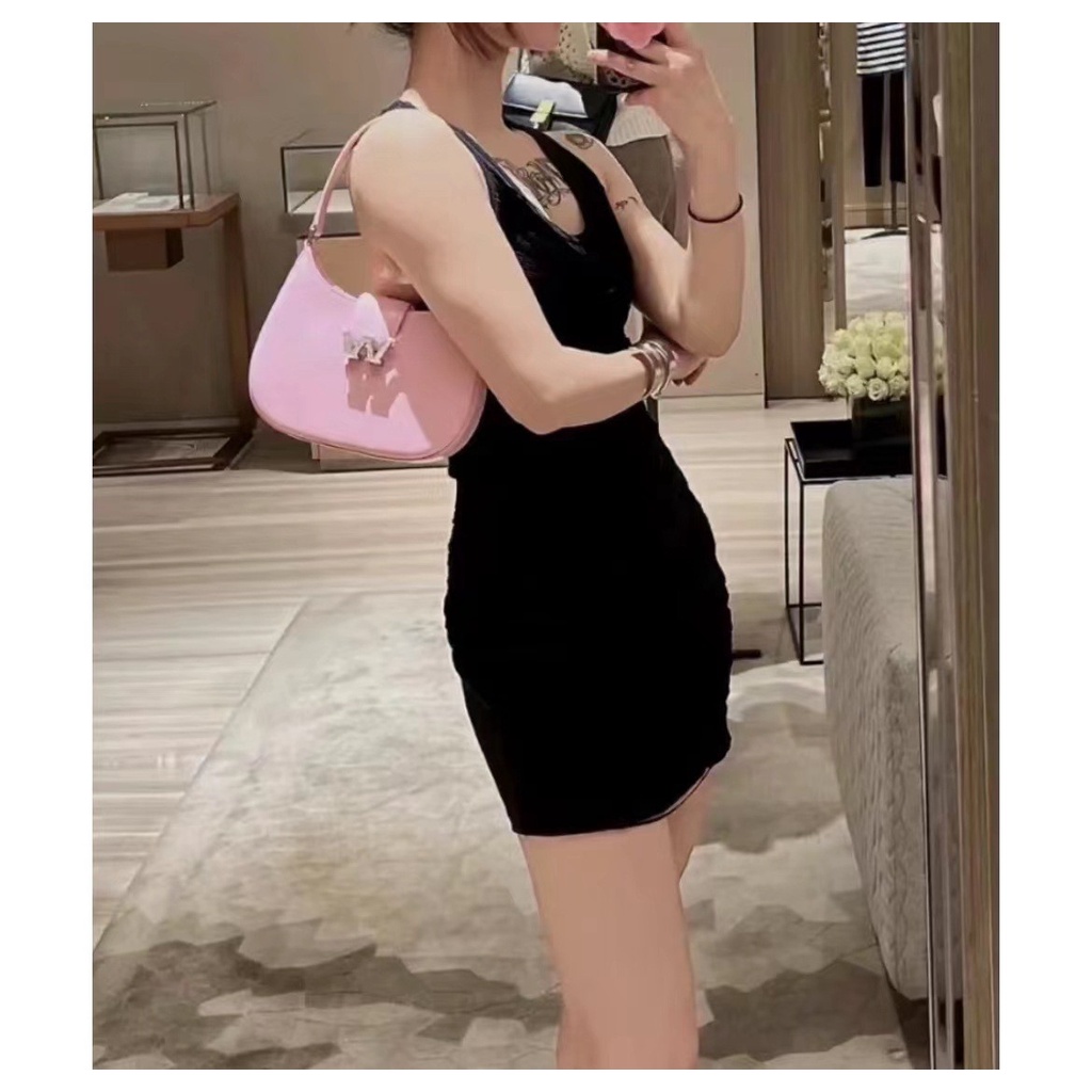 Túi Xách Nữ Đeo Chéo Chữ W Kèm Dây Xích