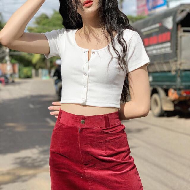 Áo croptop gài nút xinh bán shop nhé khách