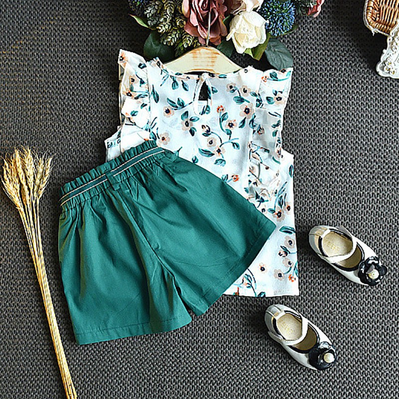Bộ quần short + áo thun tay xòe với họa tiết hoa dùng cho bé gái