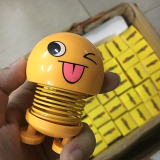 Bé emoji lè lưỡi nhúng nhảy siêu cute