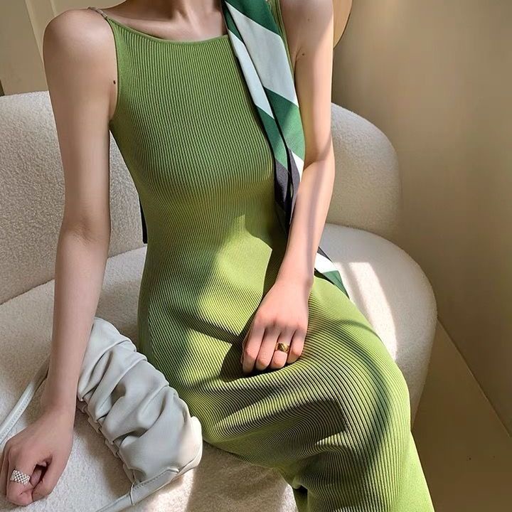 Đầm dệt kim hai dây dáng dài đính ngọc trai thời trang thu đông Pháp  cho nữ