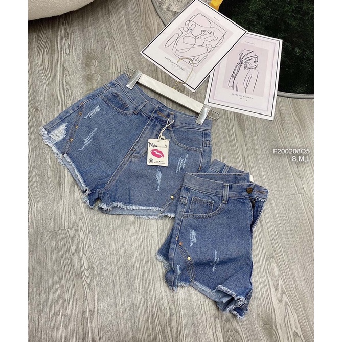 Quần short jeans rách đính khuy
