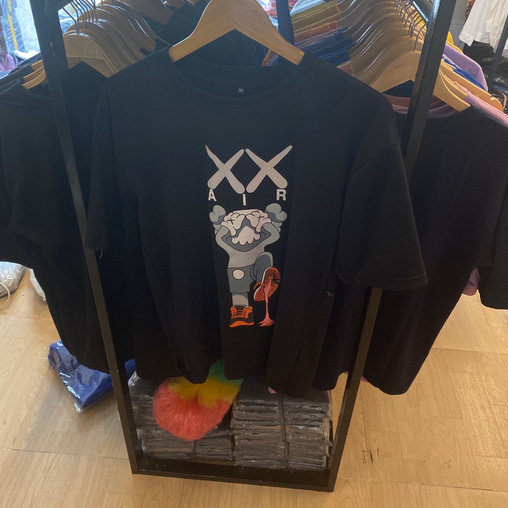 Áo thun KAWS phản quang trắng đen unisex tay lỡ form rộng co giãn | Beway | BigBuy360 - bigbuy360.vn