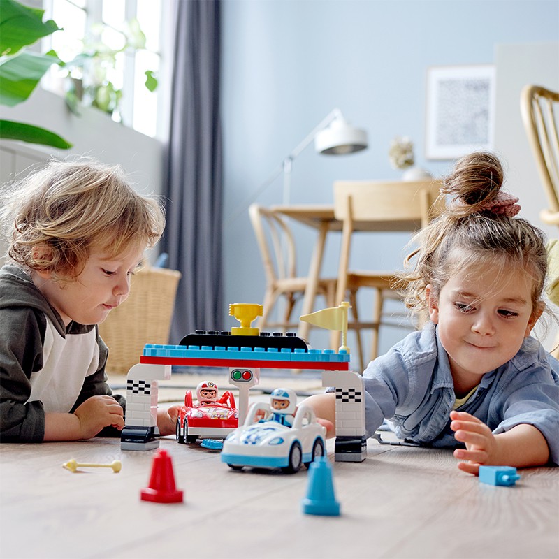 Đồ Chơi LEGO Cuộc Đua Xe Kì Thú 10947