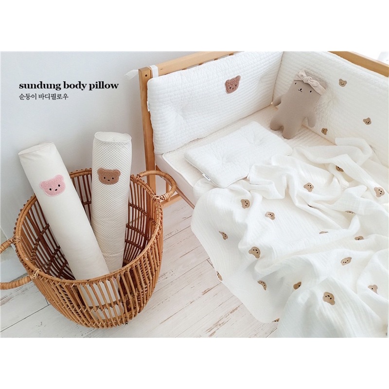 Gối Ôm Trẻ Em Dài Chất Liệu Cotton Bông Tinh Khiết Organic Thêu Gấu Style Hàn Quốc, Gối Chặn Cũi Chống Va Đập Cho Bé