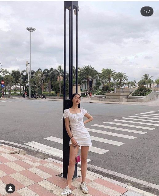ĐẦM TRẮNG CỔ VUÔNG CHẤT VẢI DẦY DẶN HOA NHÍ