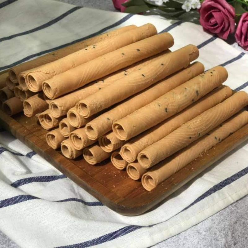 BÁNH ỐNG QUẾ MÈ ĐEN.