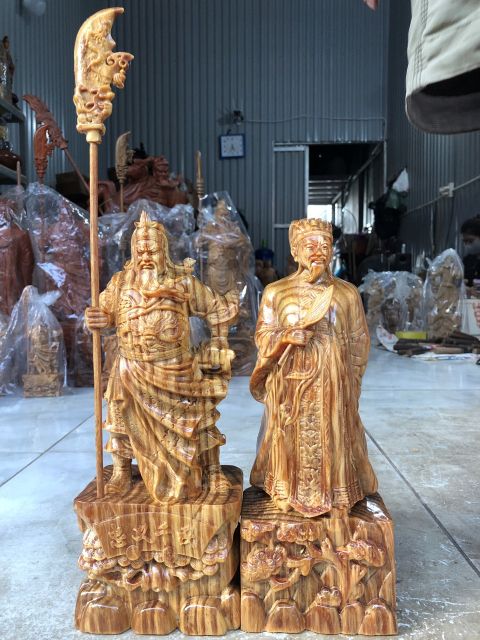 Tượng khổng minh gỗ huyết long
