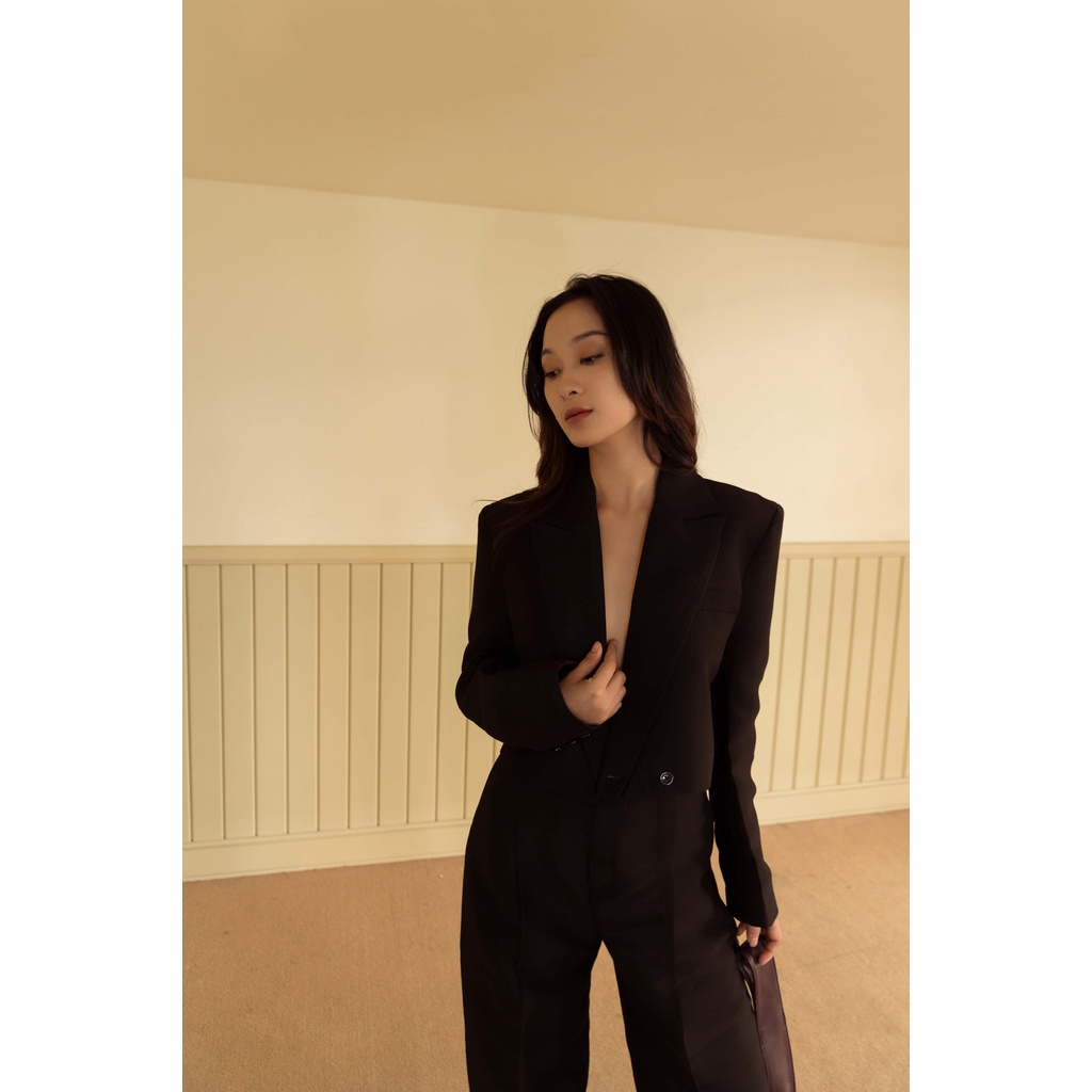 CoNIN-Áo crop top blazer tay dài màu đen | BigBuy360 - bigbuy360.vn