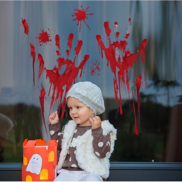 Decal dán tường Halloween - Bàn Tay máu đáng sợ
