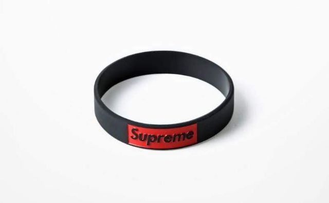 Vòng tay supreme