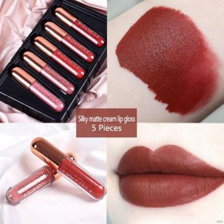 Son kem lì mượt môi