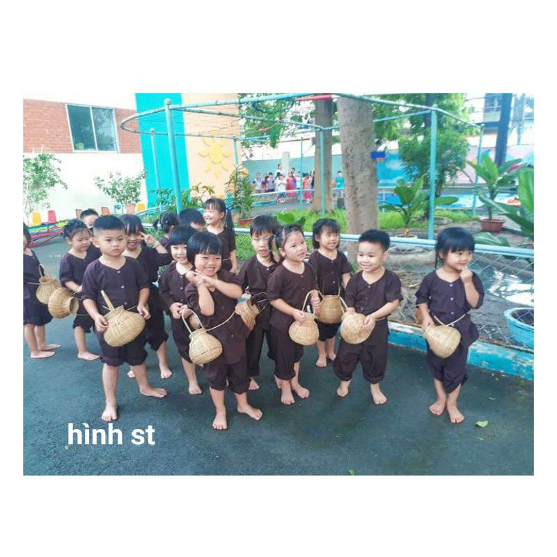 Bộ Bà Ba nâu kèm khăn rằn cho bé chất kate mềm mát size 7 - 28ky