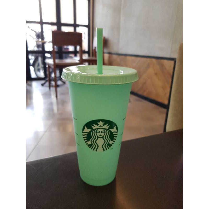 Ly nhựa đổi màu Starbucks 2019