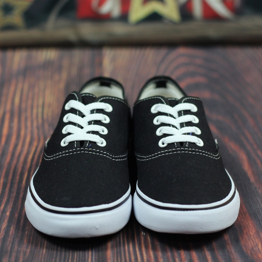 Giày Vs Cổ Thấp Classic Nữ Màu Đen