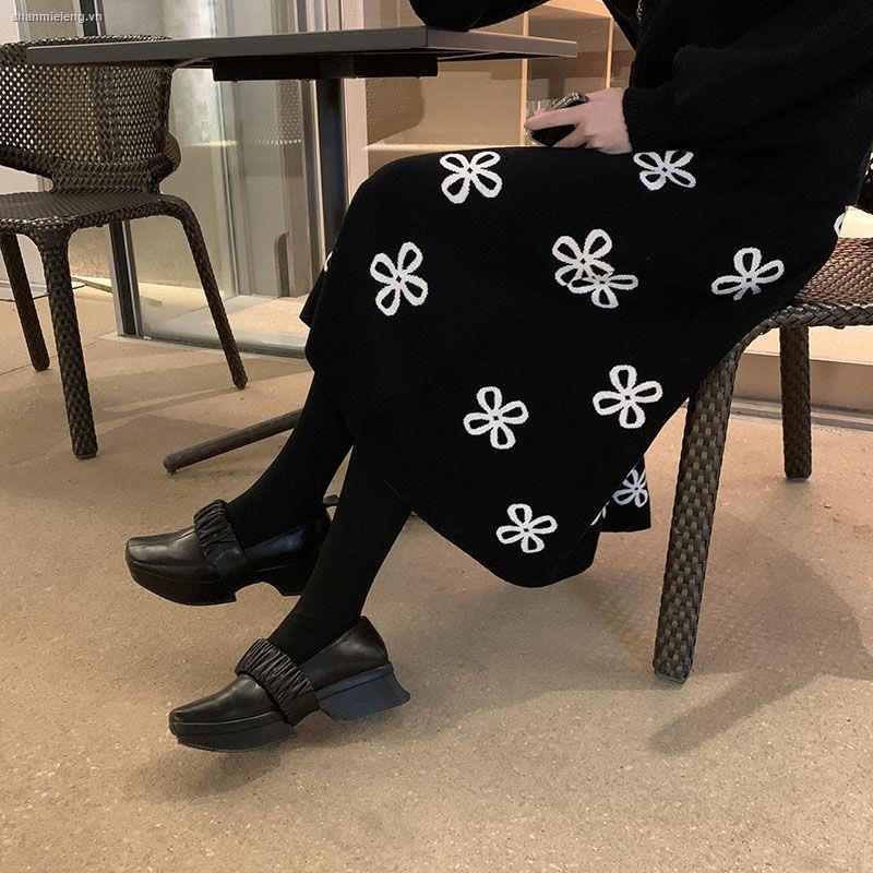 Chân váy len dệt kim dáng chữ A họa tiết cỏ bốn lá phong cách retro thời trang mùa thu 2021