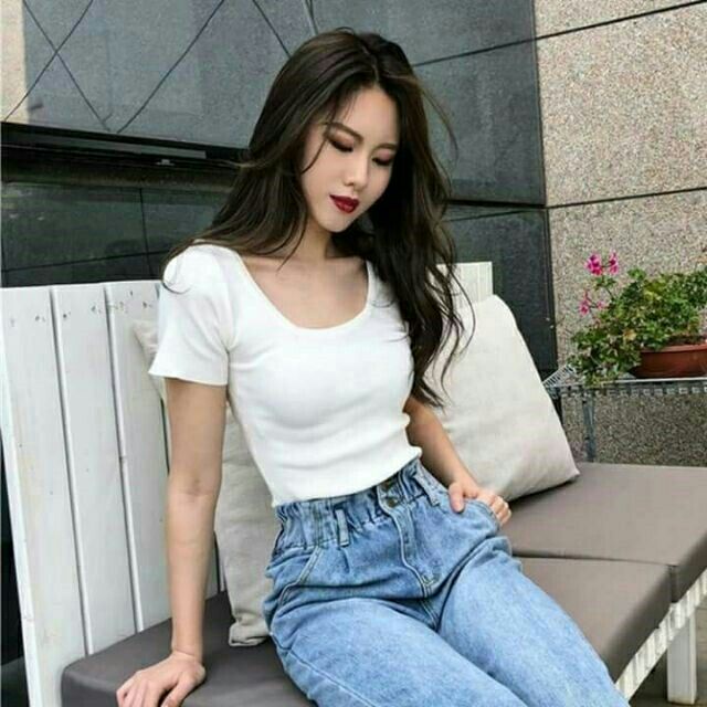 Áo thun cổ vuông nữ tay ngắn croptop chất bozip co giãn 4 chiều màu đen trắng thời trang DUMISA | BigBuy360 - bigbuy360.vn