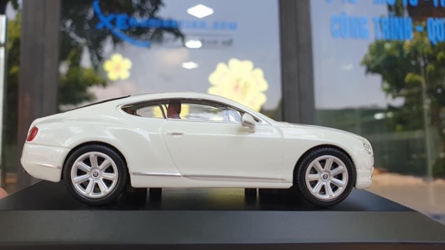 Xe Mô Hình Bentley Continental Gt 1:43 Welly (Trắng)