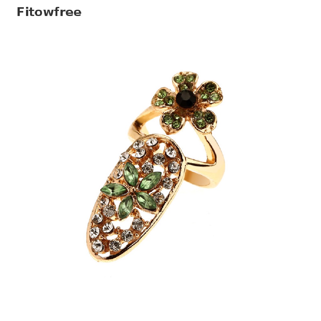 Nhẫn móng tay đính đá thiết kế sang trọng độc đáo