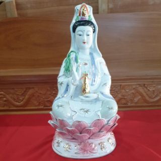 Tượng phật quan thế âm ngồi trên đế sen cao 40cm
