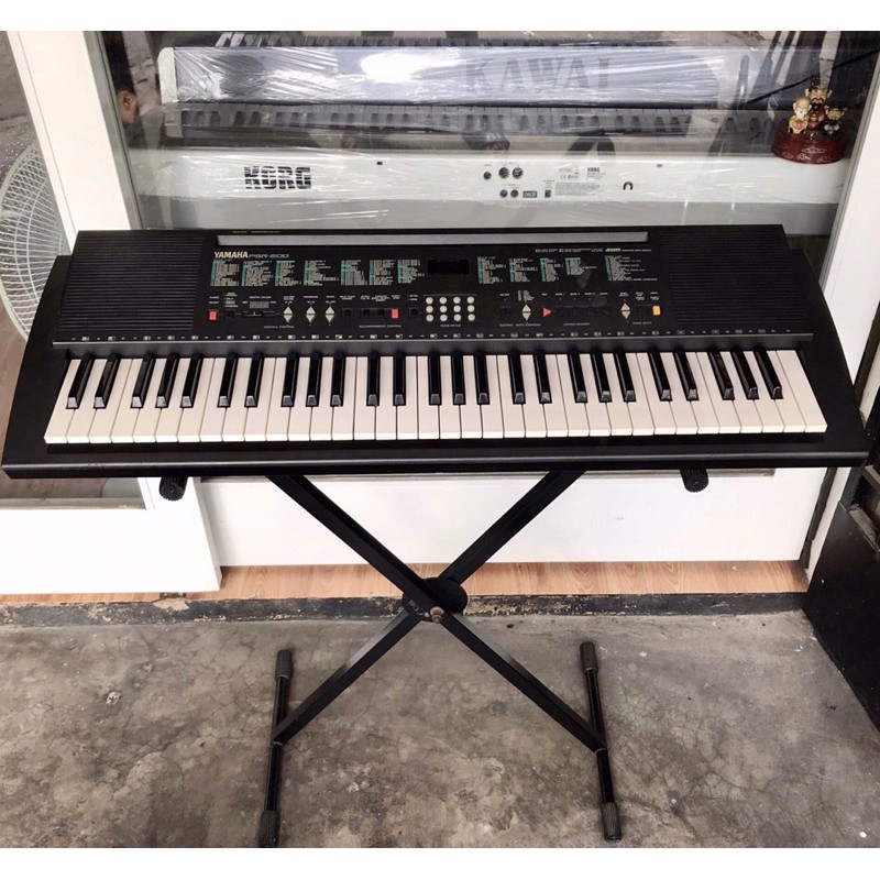 Đàn organ Yamaha PSR -200 giá rẻ . đầy đủ các chức năng . âm thanh hay . bảo hành 1 năm