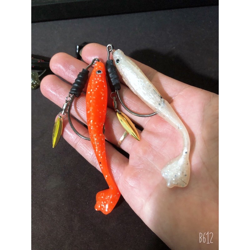 2 con mồi mềm câu cá lóc - mồi kèm lưỡi câu