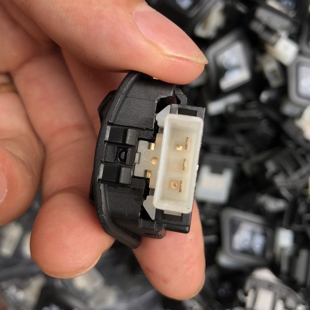 Công tắc tắt đèn cho các xe như , Vision 2021 , Lead 2021 , Wave 2021,Future các xe không có nút tắt đèn. xmv