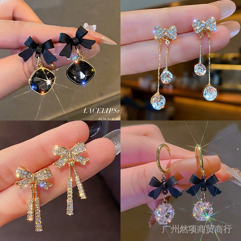 Bông Tai Hình Nơ Đen Đính Đá Pha Lê Cao Cấp Thời Trang Thu Đông Cho Nữ