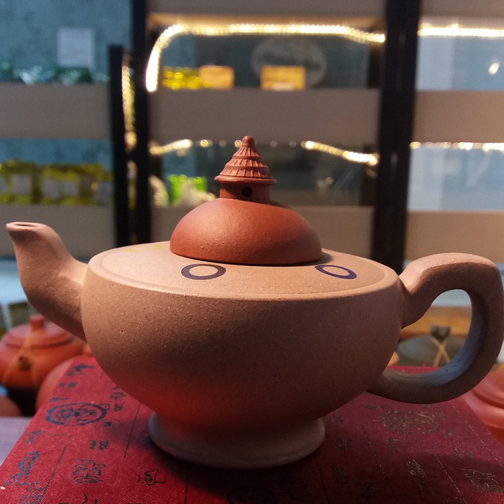 Ấm tử sa nghi hưng Thần đèn ấm, Có hộp ấm chứng nhận ấm kèm theo