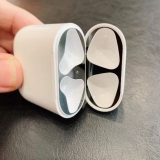 Dán chống bẩn airpod vàng 18