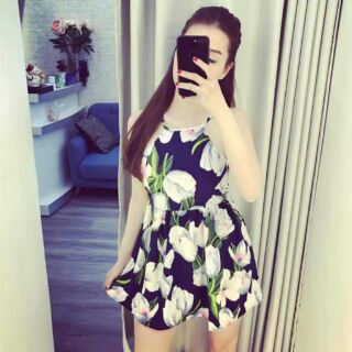 Đầm xòe hoa cổ yếm