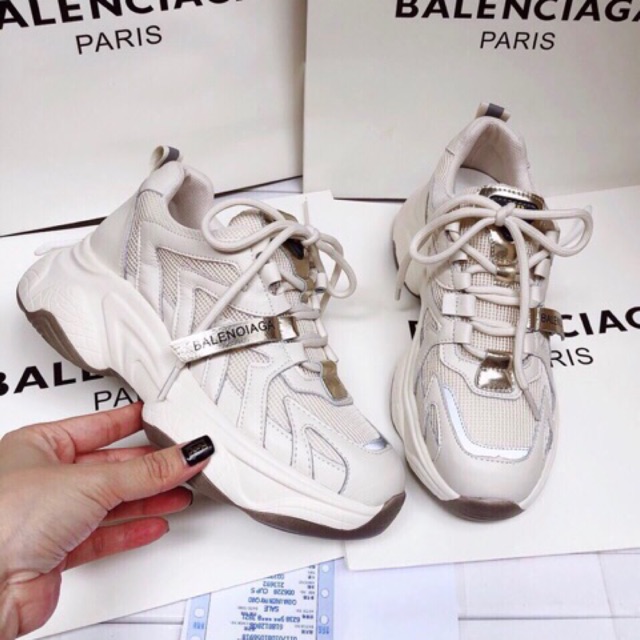 GIÀY THỂ THAO NÂNG ĐẾ