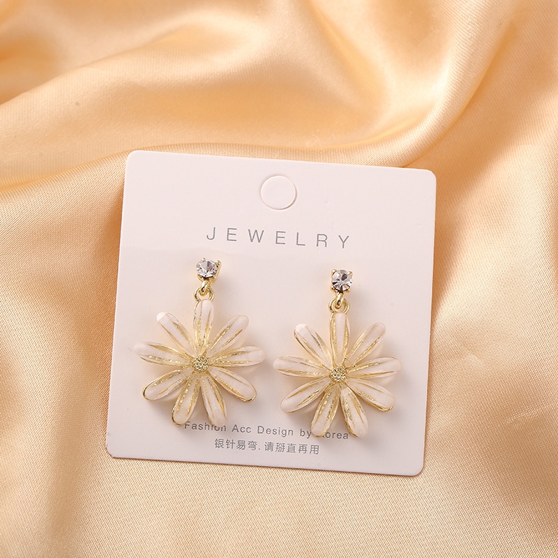 Bông Tai Hình Hoa Cúc Xinh Xắn Thời Trang Dành Cho Nữ