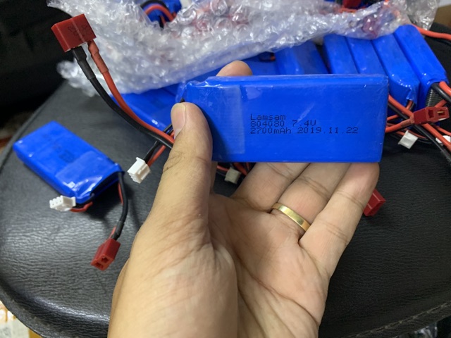 Pin lipo 7.4 2500mah 30c cho đồ chơi điều khiển Rc