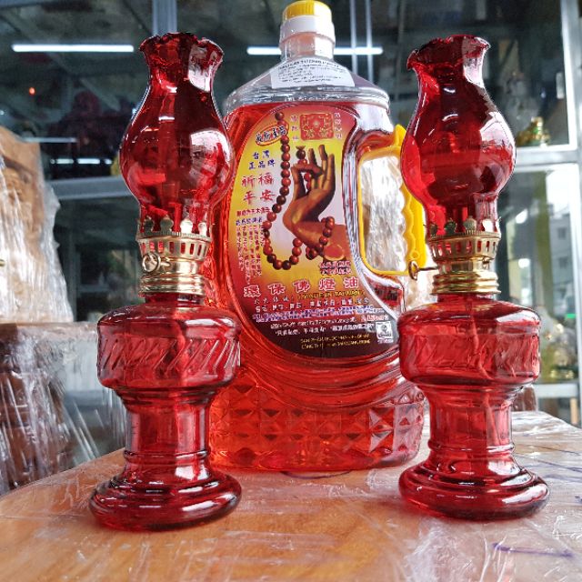 Cặp đèn dầu và chai dầu lưu ly cát tường