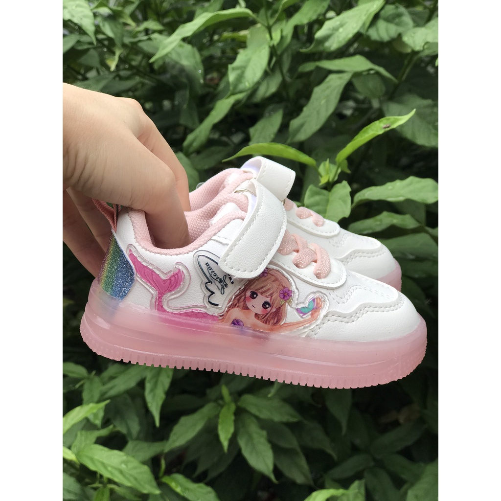 Giày thể thao bé gái có đen led nàng tiên cá màu trắng có quai dán điệu đà 0514