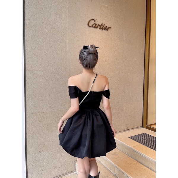A. Đầm Đen Amelie Style