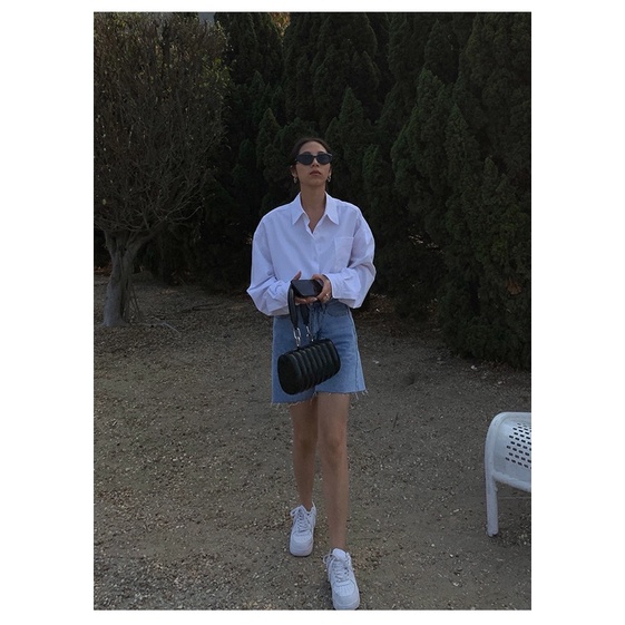 Sơmi trắng basic vạc bầu form rộng chất thô mềm dày có túi | BigBuy360 - bigbuy360.vn