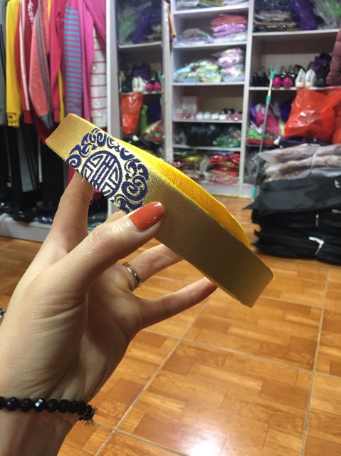 Mấn áo dài đội đầu ngày tết cho các bé